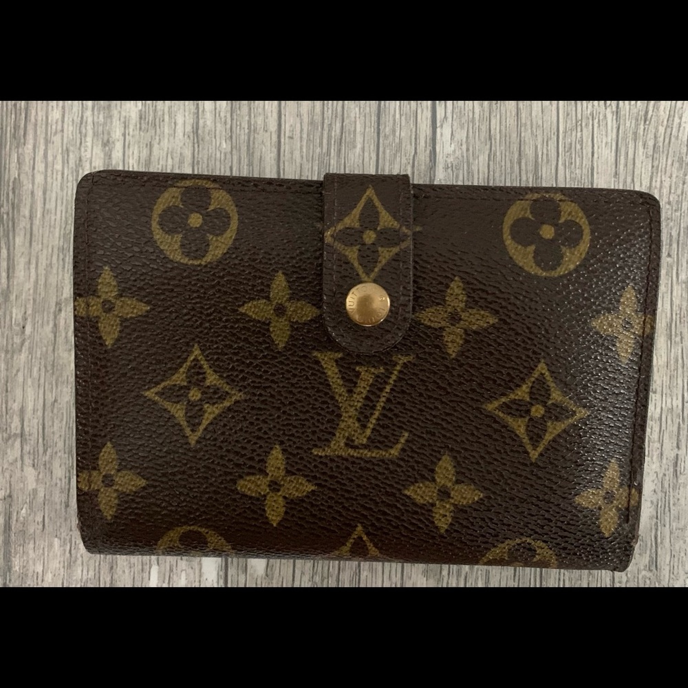 Authentic Vintage Louis Vuitton kisslock wallet